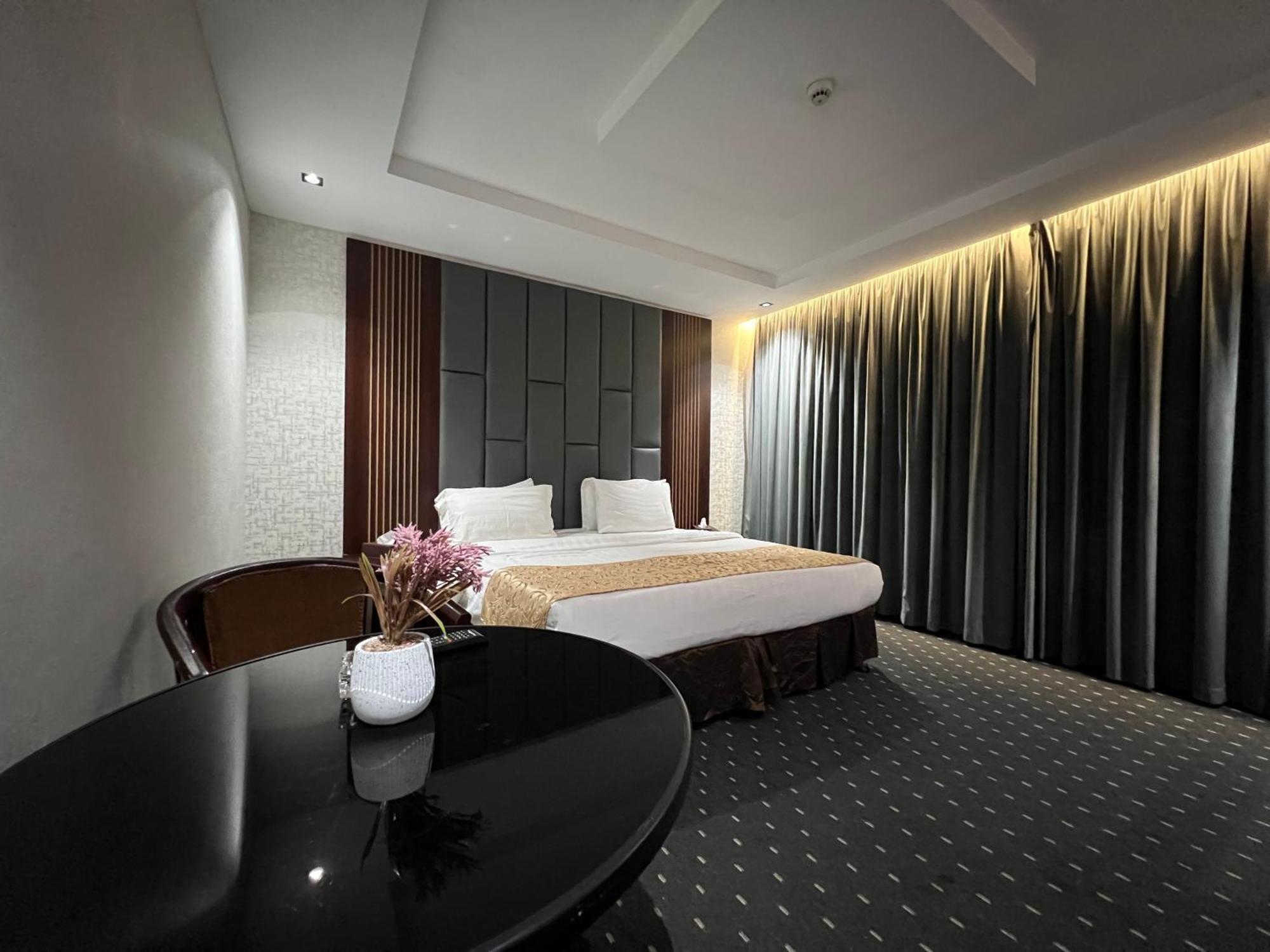 Rose Star Hotel